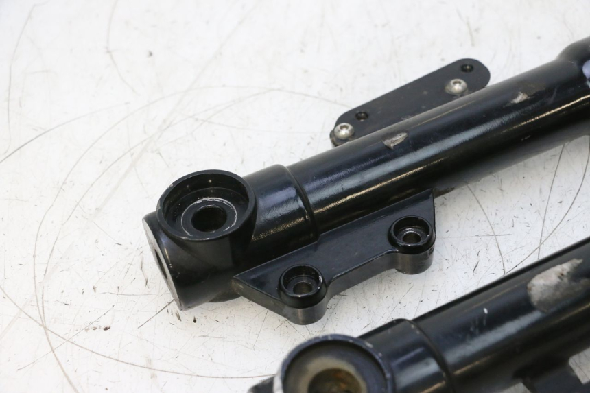 photo de STELO FORCELLA APRILIA SR MOTARD 50 (2012 - 2018) - Dettagli dei punti di fissaggio