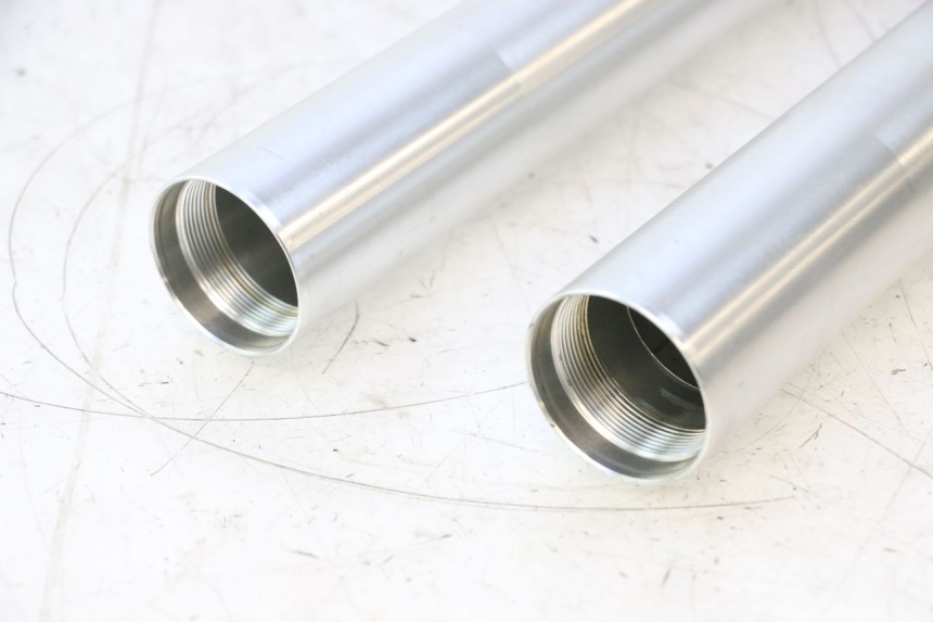 photo de STELO FORCELLA DUCATI SS IE DS CARENEE 1000 (2002 - 2006) - Dettagli dei punti di fissaggio