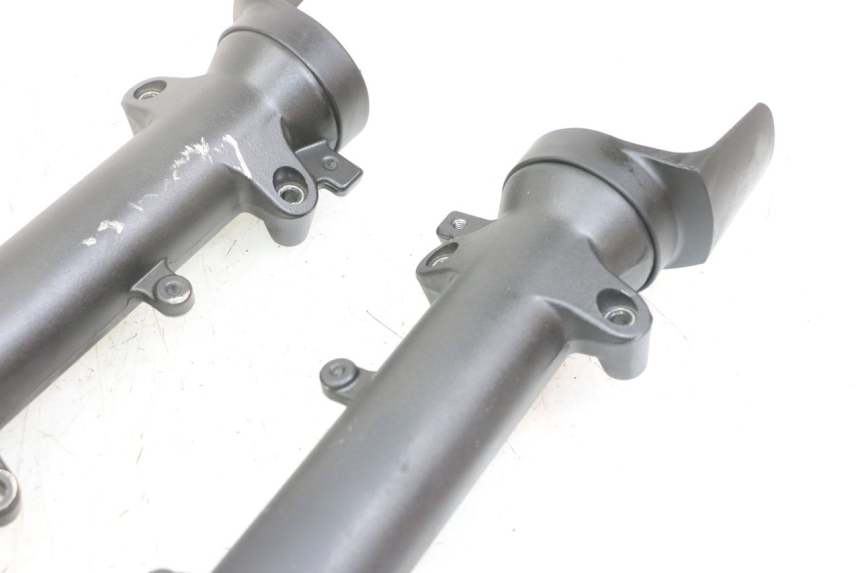 photo de STELO FORCELLA SUZUKI GSX F GSXF 650 (2007 - 2015) - Dettagli dei punti di fissaggio