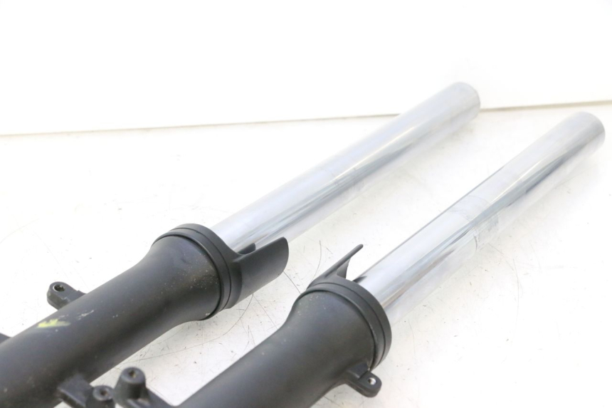 photo de STELO FORCELLA YAMAHA TDM ABS 900 (2002 - 2014) - Caratteristiche distintive