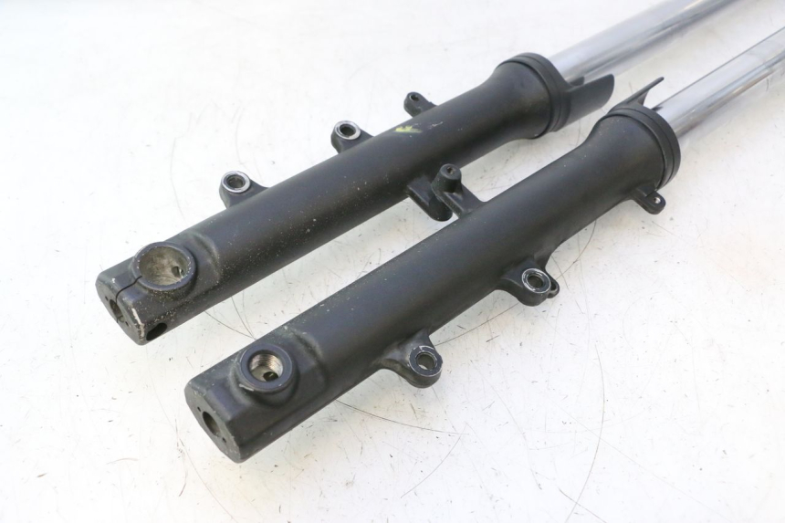 photo de STELO FORCELLA YAMAHA TDM ABS 900 (2002 - 2014) - Dettagli dei punti di fissaggio