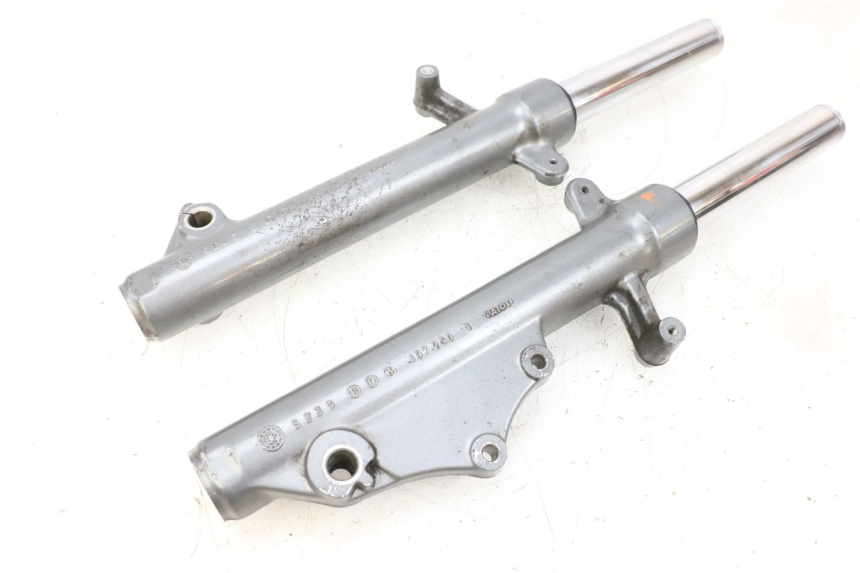 photo de FORCELLA GUIDATA YAMAHA XMAX X-MAX 125 (2006 - 2009) - Dettagli dei punti di fissaggio