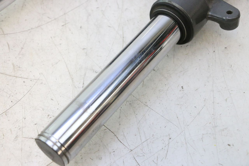 photo de FORCELLA GUIDATA YAMAHA XMAX X-MAX 125 (2006 - 2009) - Dettagli dei punti di fissaggio