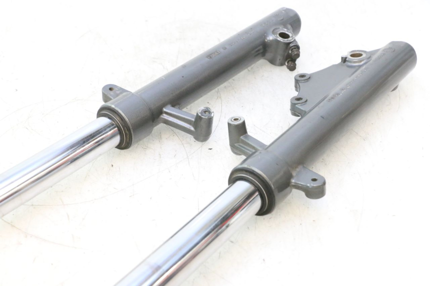 photo de FORCELLA GUIDATA YAMAHA XMAX X-MAX 125 (2006 - 2009) - Stato della superficie e materiale