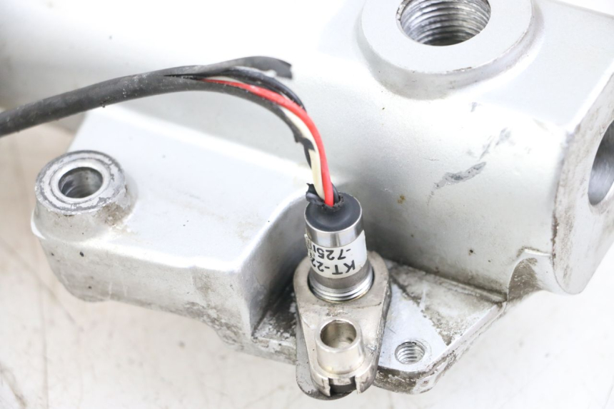 photo de STELO FORCELLA KYMCO XCITING 250 (2006 - 2009) - Dettagli dei punti di fissaggio