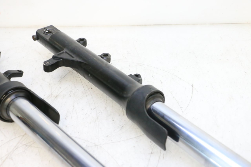 photo de STELO FORCELLA YAMAHA XP T-MAX ABS 500 (2005 - 2005) - Dettagli dei punti di fissaggio
