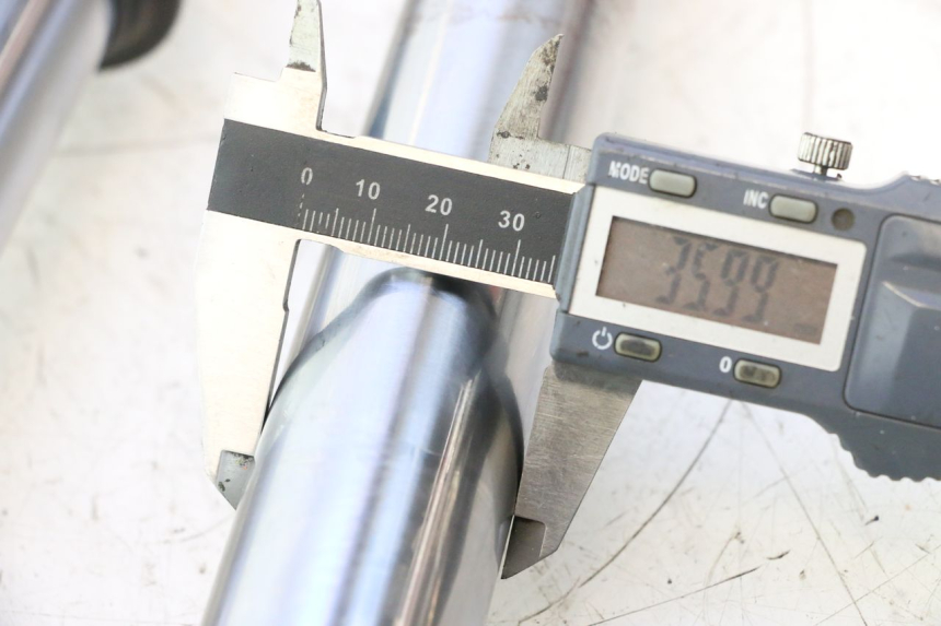 photo de STELO FORCELLA YAMAHA XV VIRAGO 535 (1988 - 2004) - Dettaglio del componente