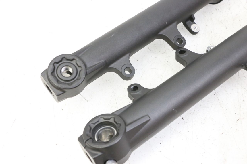 photo de STELO FORCELLA YAMAHA TRACER 7 700 (2020 - 2024) - Caratteristiche distintive