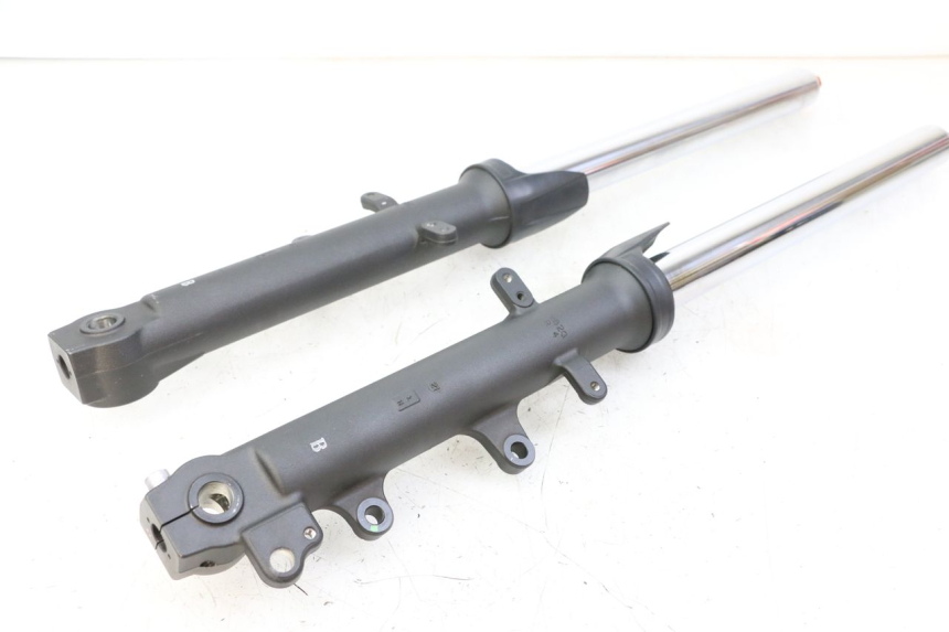 photo de STELO FORCELLA YAMAHA TRACER 7 700 (2020 - 2024) - Dettagli dei punti di fissaggio