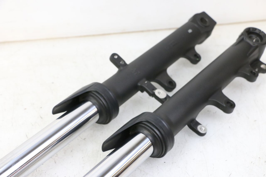 photo de STELO FORCELLA YAMAHA TRACER 7 700 (2020 - 2024) - Stato della superficie e materiale