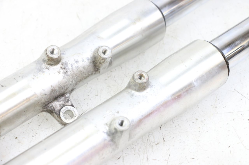 photo de STELO FORCELLA YAMAHA XVS DRAG STAR DRAGSTAR 650 (1997 - 2007) - Dettagli dei punti di fissaggio