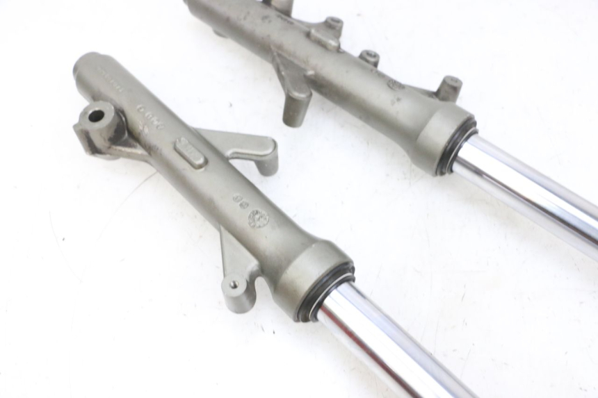 photo de STELO FORCELLA YAMAHA YP MAJESTY 125 (2002 - 2006) - Stato della superficie e materiale