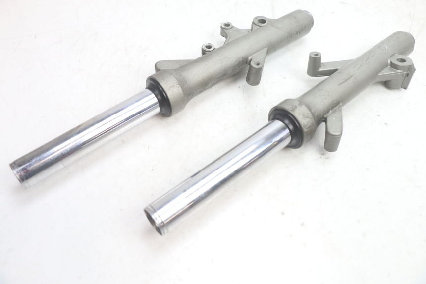 photo de STELO FORCELLA YAMAHA YP MAJESTY 125 (1998 - 2001) - Dettagli dei punti di fissaggio