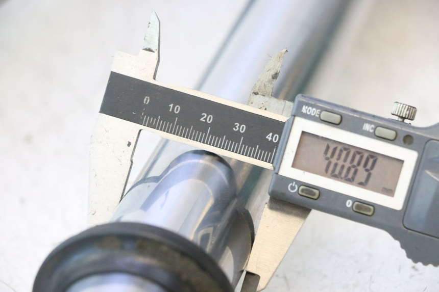photo de STELO FORCELLA KAWASAKI ZZR 600 (1995 - 2004) - Zoom sui componenti