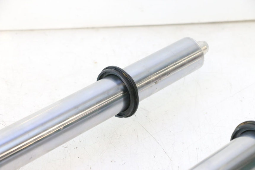 photo de STELO FORCELLA KAWASAKI ZZR 600 (1995 - 2004) - Stato della superficie e materiale
