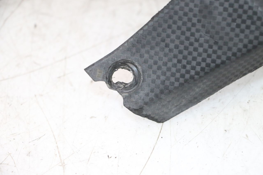 photo de PARAFANGO POSTERIORE PEUGEOT LUDIX SNAKE 2T 50 (2004 - 2014) - Stato della superficie e materiale