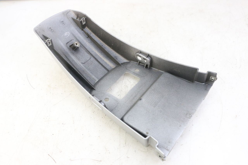 photo de PARAFANGO POSTERIORE ROYAL ENFIELD HYMALAYAN 410 (2016 - 2023) - Zoom sullo stato d'uso