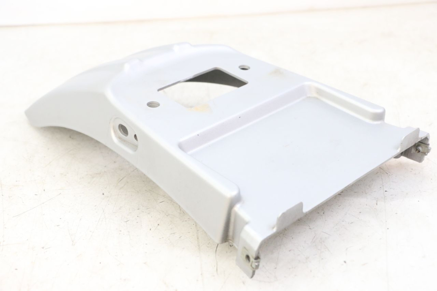 photo de PARAFANGO POSTERIORE ROYAL ENFIELD HYMALAYAN 410 (2016 - 2023) - Dettagli dei punti di fissaggio