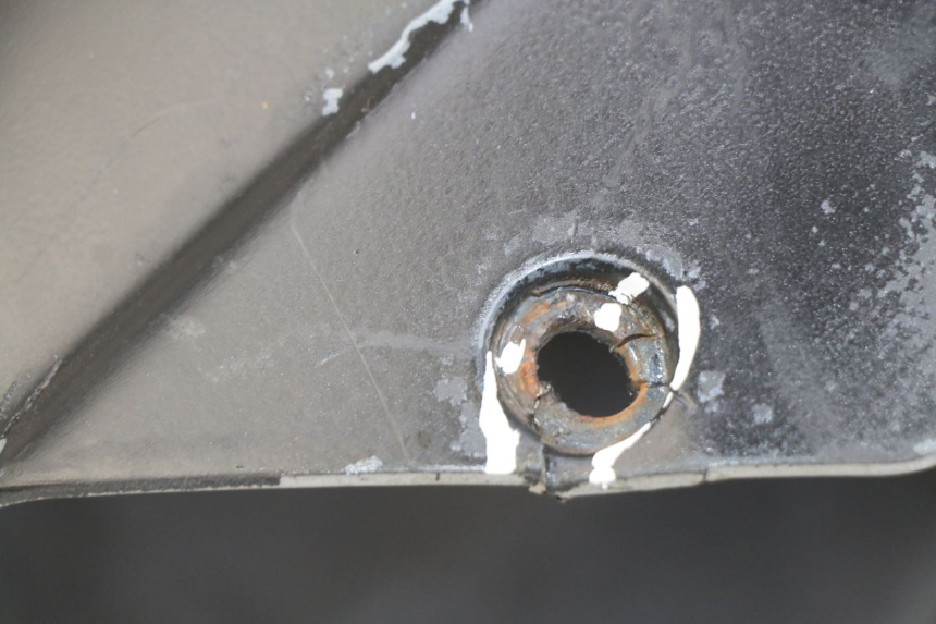 photo de PARAFANGO ANTERIORE APRILIA ATLANTIC 125 (2003 - 2009) - Dettagli dei punti di fissaggio