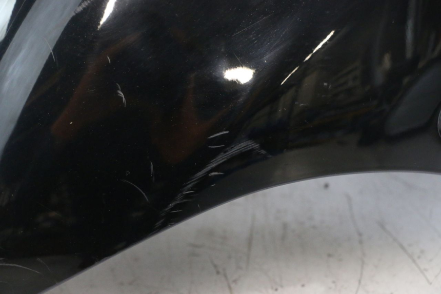 photo de PARAFANGO ANTERIORE SUZUKI BURGMAN EXECUTIVE ABS 650 (2006 - 2012) - Zoom sullo stato d'uso
