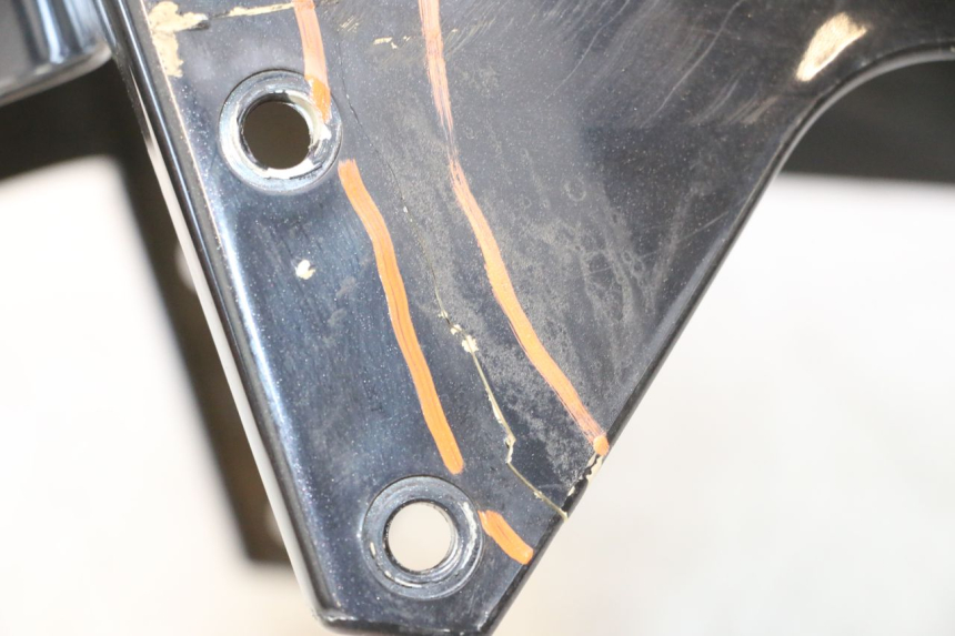 photo de PARAFANGO ANTERIORE PEUGEOT ELYSTAR 50 (2002 - 2014) - Dettagli dei punti di fissaggio