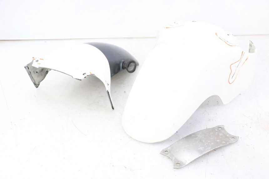 photo de PARAFANGO ANTERIORE YAMAHA FJ 36Y 1100 (1984 - 1985) - Stato della superficie e materiale