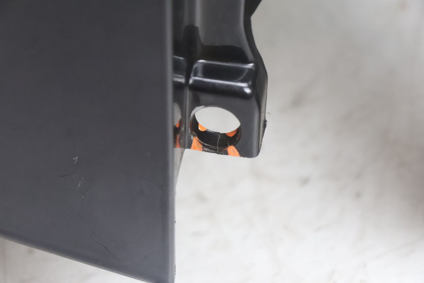 photo de PARAFANGO ANTERIORE PEUGEOT KISBEE 4T 50 (2010 - 2017) - Stato della superficie e materiale