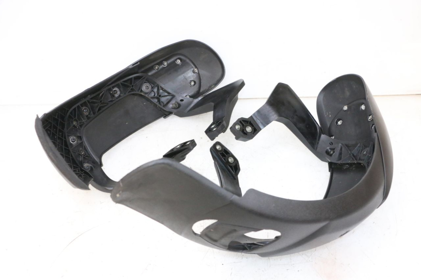 photo de PARAFANGO ANTERIORE PIAGGIO MP3 HPE 300 (2019 - 2026) - Primo piano tecnico