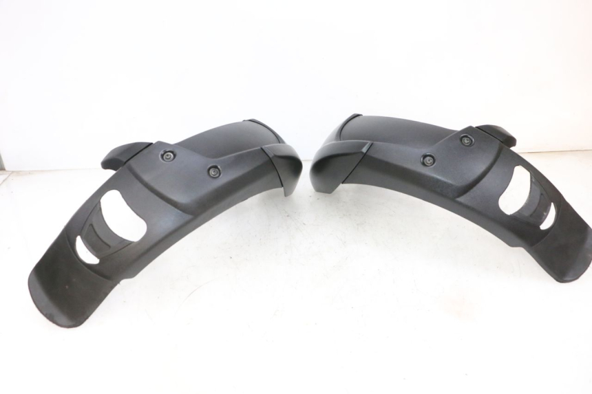 photo de PARAFANGO ANTERIORE PIAGGIO MP3 HPE 300 (2019 - 2026) - Marcature e riferimenti originali