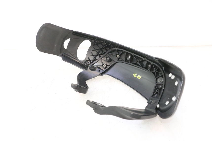 photo de PARAFANGO ANTERIORE PIAGGIO MP3 HPE 530 (2022 - 2026) - Primo piano tecnico