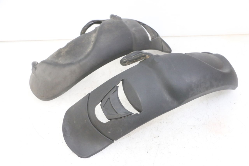 photo de PARAFANGO ANTERIORE PIAGGIO MP3 LT 300 (2010 - 2016) - Caratteristiche distintive