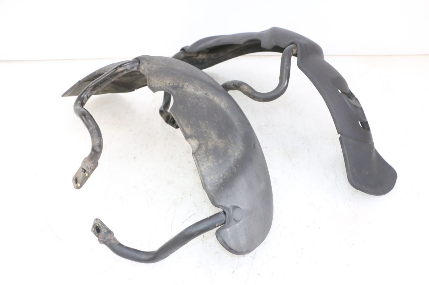 photo de PARAFANGO ANTERIORE PIAGGIO MP3 LT 300 (2010 - 2016) - Dettagli dei punti di fissaggio