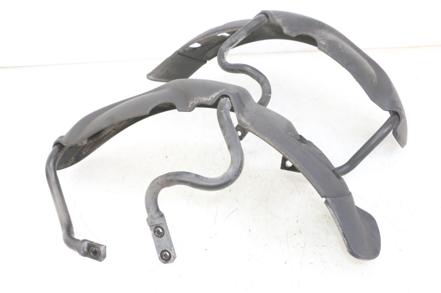 photo de PARAFANGO ANTERIORE PIAGGIO MP3 LT 300 (2010 - 2016) - Dettagli dei punti di fissaggio