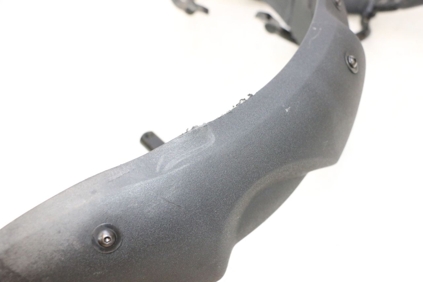 photo de PARAFANGO ANTERIORE PIAGGIO MP3 LT 300 (2010 - 2016) - Primo piano tecnico