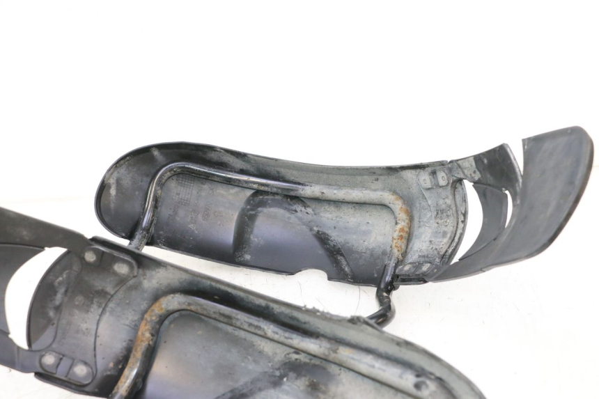 photo de PARAFANGO ANTERIORE PIAGGIO MP3 LT 300 (2010 - 2016) - Dettagli dei punti di fissaggio