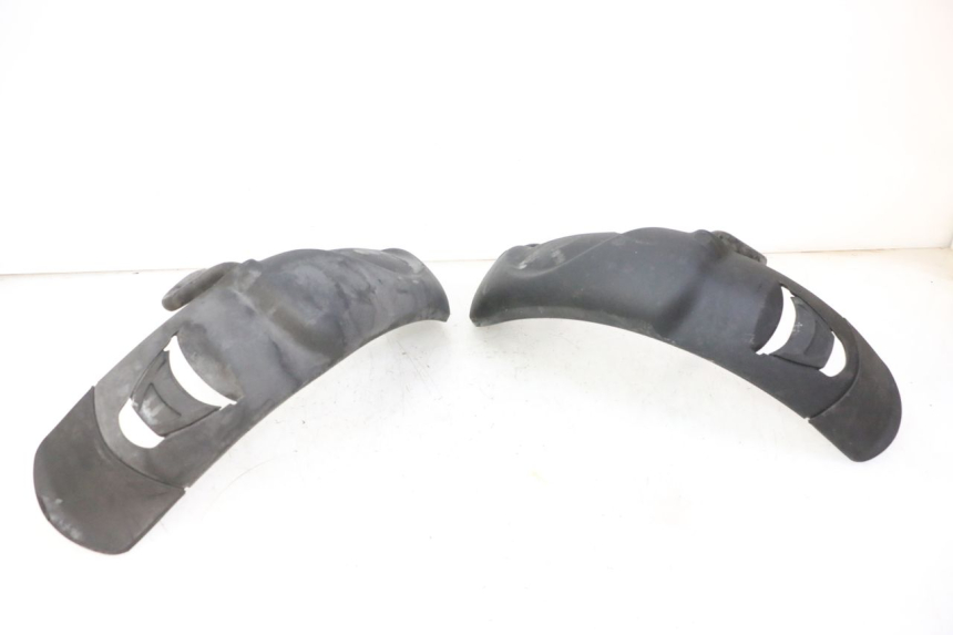 photo de PARAFANGO ANTERIORE PIAGGIO MP3 500 (2011 - 2015) - Dettagli dei punti di fissaggio