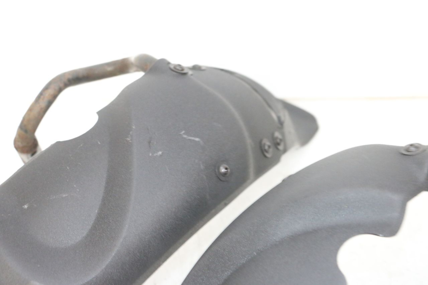 photo de PARAFANGO ANTERIORE PIAGGIO MP3 RL 250 (2006 - 2010) - Zoom sui componenti