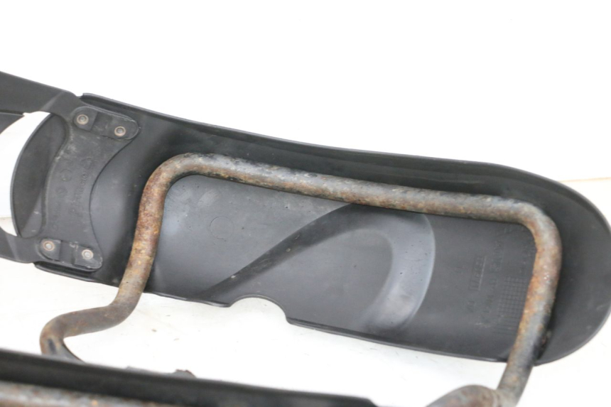 photo de PARAFANGO ANTERIORE PIAGGIO MP3 RL 250 (2006 - 2010) - Primo piano tecnico