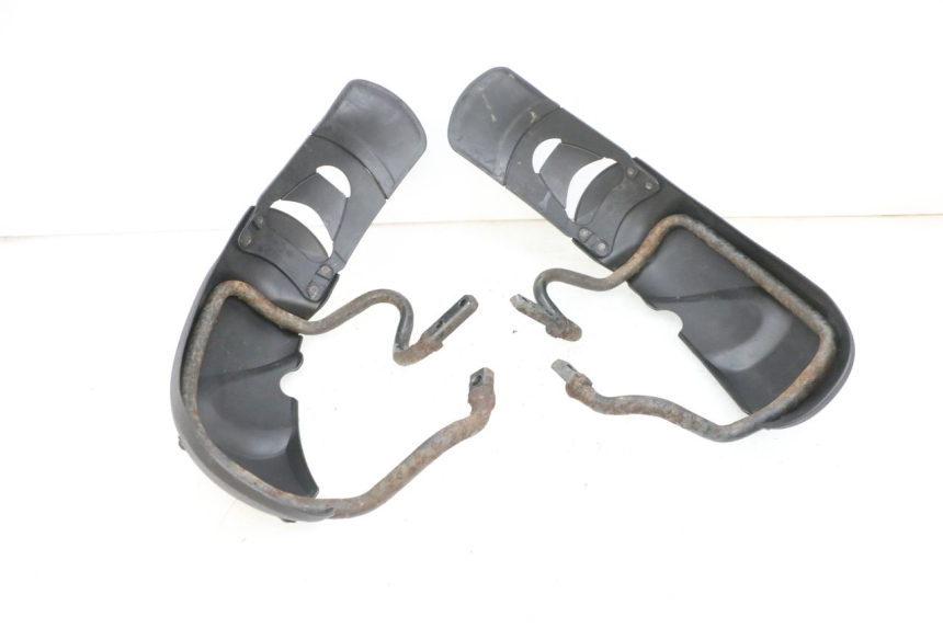 photo de PARAFANGO ANTERIORE PIAGGIO MP3 RL 250 (2006 - 2010) - Dettagli dei punti di fissaggio