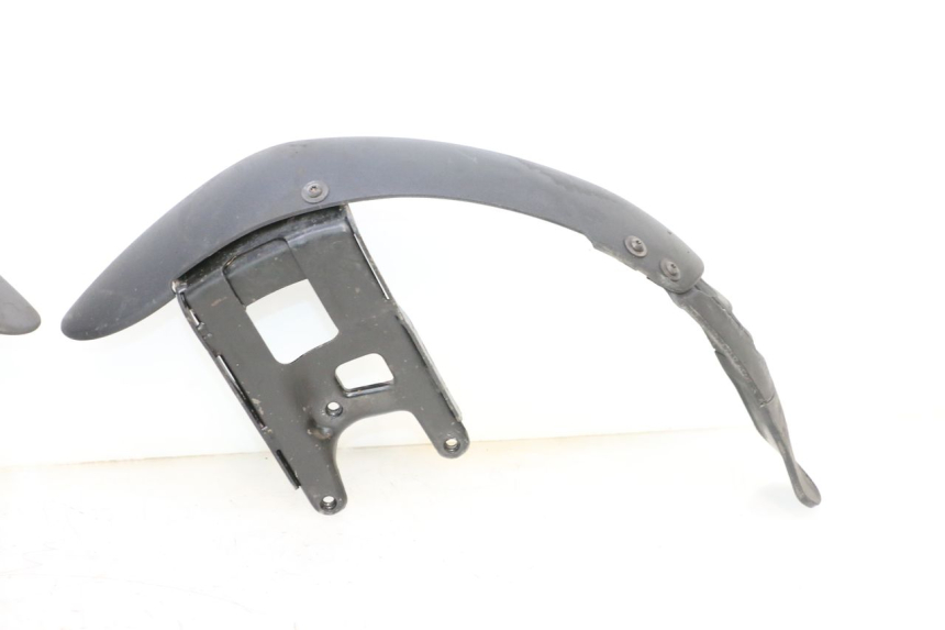 photo de PARAFANGO ANTERIORE PIAGGIO MP3 125 (2006 - 2014) - Zoom sullo stato d'uso