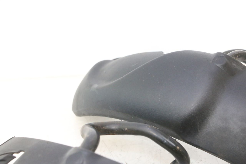 photo de PARAFANGO ANTERIORE PIAGGIO MP3 500 (2016 - 2018) - Altra vista dell'articolo