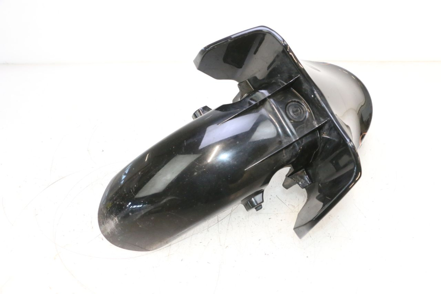 photo de PARAFANGO ANTERIORE HONDA PCX (JF57/JF64) 125 (2014 - 2018) - Primo piano tecnico