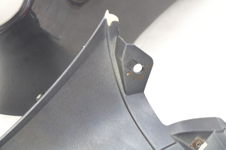 photo de PARAFANGO ANTERIORE KYMCO PEOPLE 250 (2004 - 2008) - Primo piano ad alta risoluzione