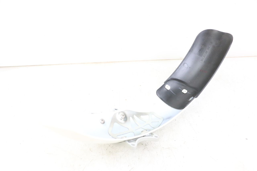 photo de PARAFANGO ANTERIORE ROYAL ENFIELD CONTINENTAL GT 650 (2019 - 2024) - Dettagli dei punti di fissaggio