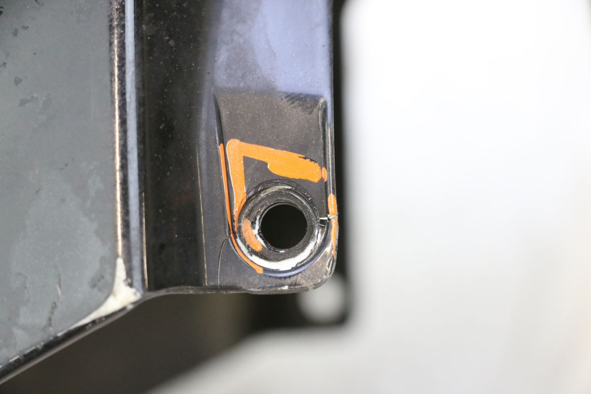 photo de PARAFANGO ANTERIORE PEUGEOT SATELIS 125 (2006 - 2009) - Zoom sui componenti