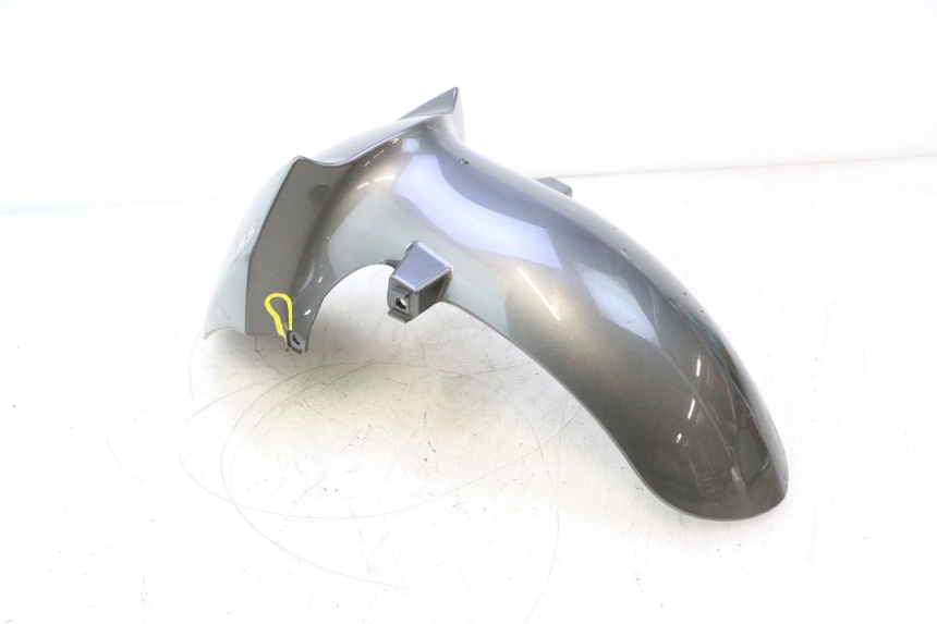 photo de PARAFANGO ANTERIORE PEUGEOT SATELIS 125 (2013 - 2018) - Zoom sui componenti