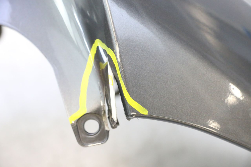 photo de PARAFANGO ANTERIORE PEUGEOT SATELIS 125 (2013 - 2018) - Marcature e riferimenti originali