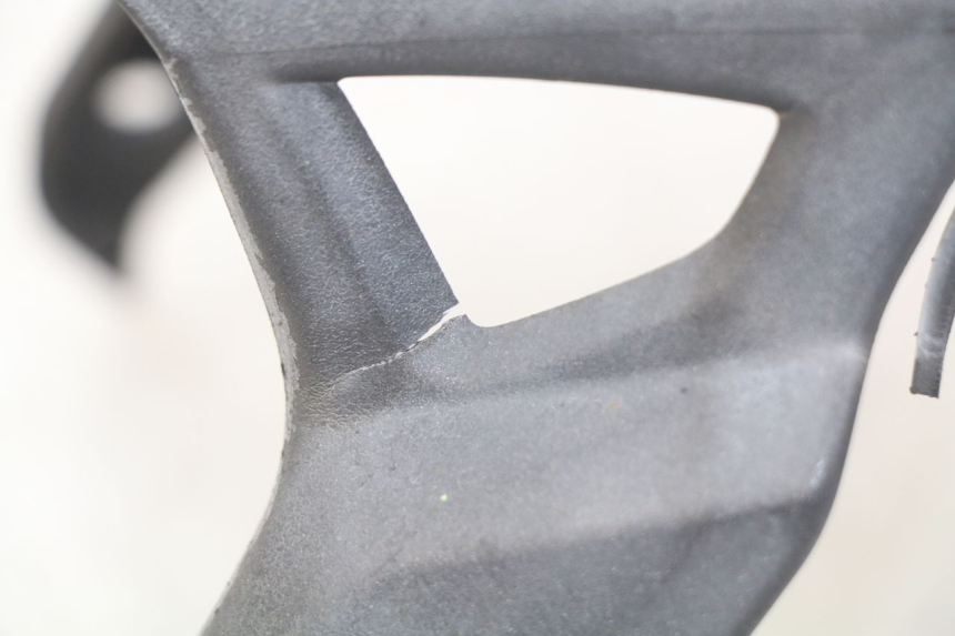 photo de PARAFANGO ANTERIORE APRILIA SR 2T 50 (2012 - 2017) - Dettagli dei punti di fissaggio