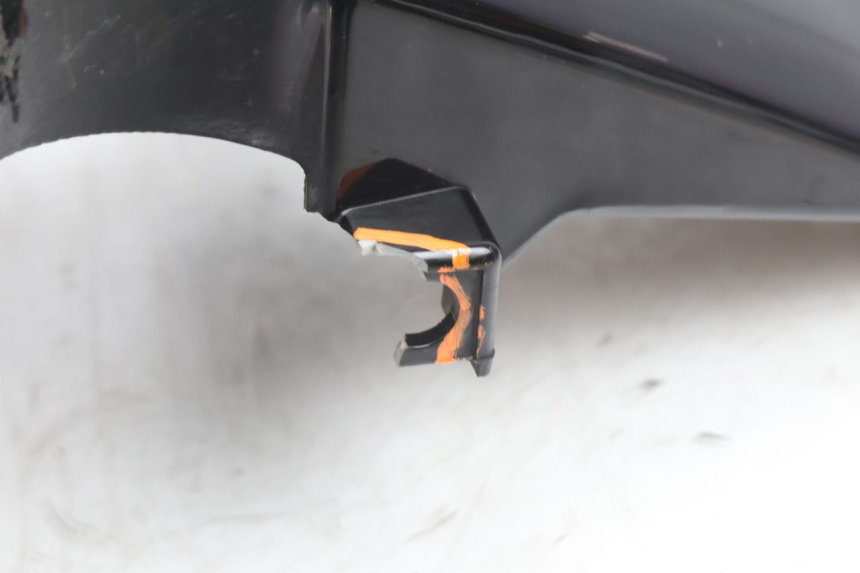 photo de PARAFANGO ANTERIORE KYMCO SUPER 8 2T 50 (2007 - 2013) - Dettagli dei punti di fissaggio