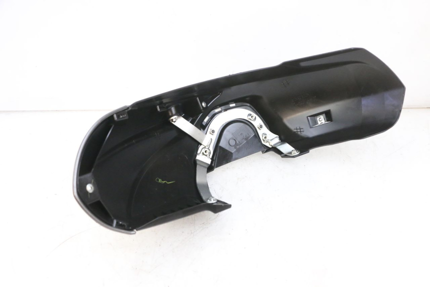 photo de PARAFANGO ANTERIORE YAMAHA TRICITY 300 (2020 - 2024) - Dettagli dei punti di fissaggio